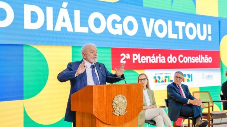 lula diz que nao ve problema em endividar o pais para fazer crescer