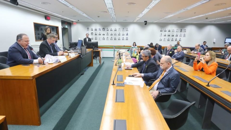 modelo de el salvador oposicao quer misturar faccoes em presidios e banir tomadas para celulares