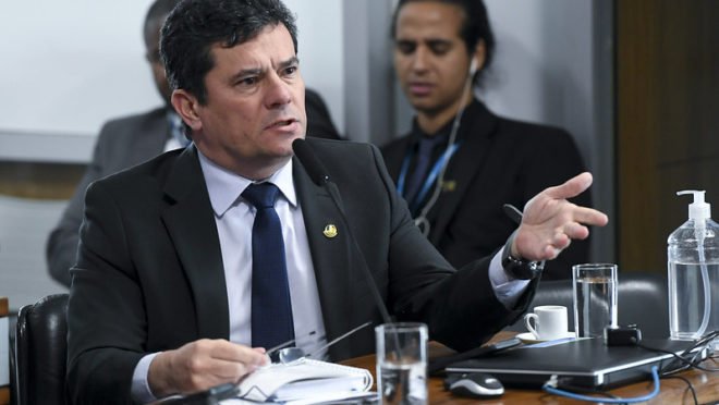 moro evita pressionar dino e apenas pede opiniao do ministro sobre assuntos da justica