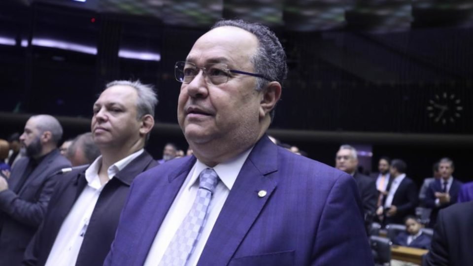 bancada evangelica critica suspensao da isencao fiscal a pastores