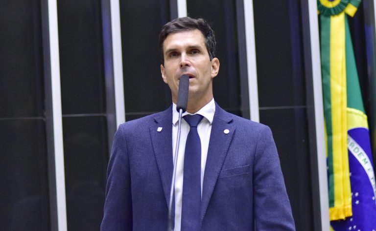 camara aprova criacao da medalha rei pele para incentivadores do esporte