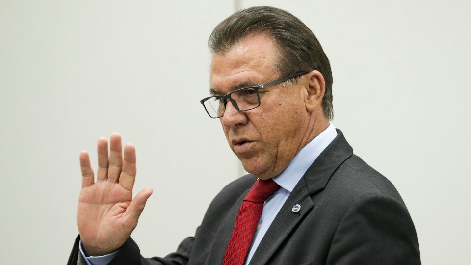 contra regra do governo frentes querem liberar trabalho em feriado sem aval de sindicato