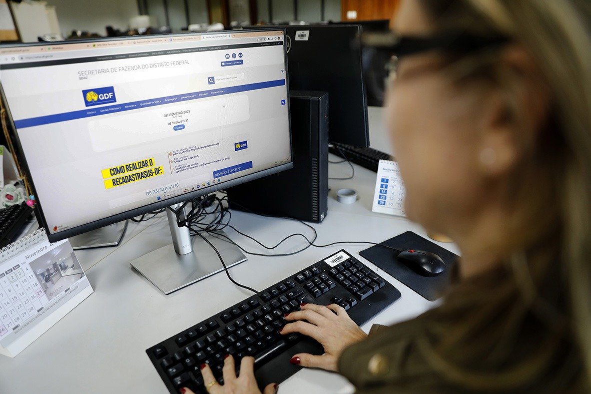 16.2. Servidores trocarao de senha. Foto Lucio Bernardo Jr. Agencia Brasilia.jpeg