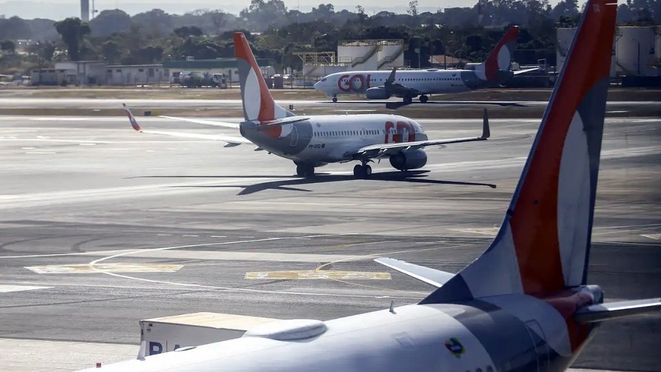 Com aéreas pedindo socorro, “Voa Brasil” de Lula não decola após um ano de promessas