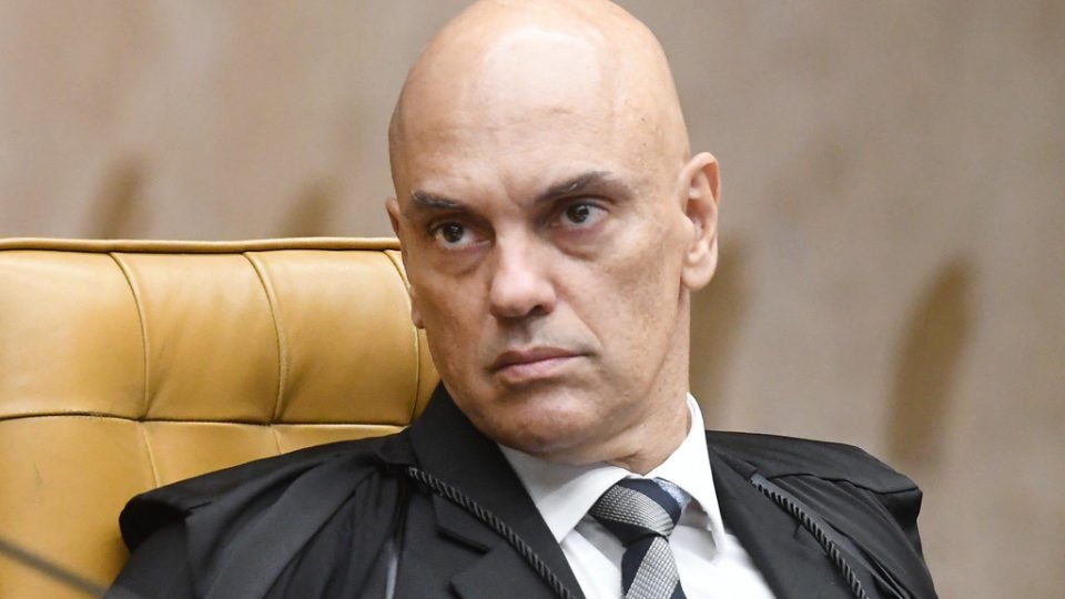 Defesa de Daniel Silveira confirma intenção de denunciar Moraes por crime de tortura