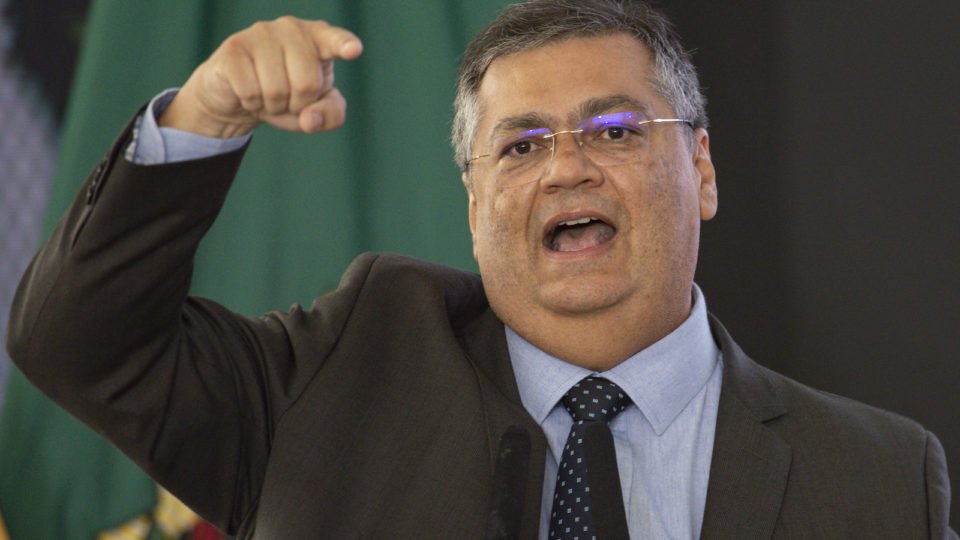 dino governos que usam combate a corrupcao como bandeira sao tao corruptos quanto o corrupto