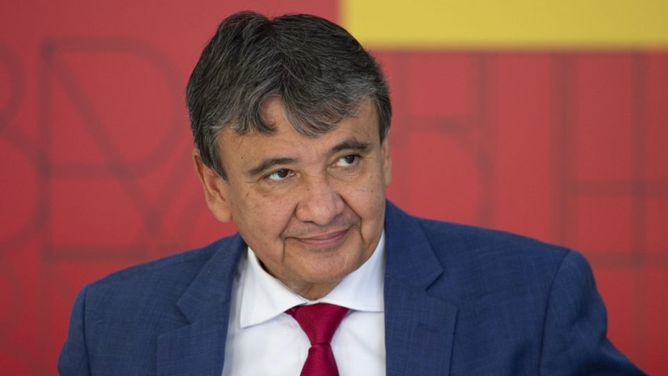 ministro de lula e esposa sao suspeitos de corrupcao no transporte escolar no piaui