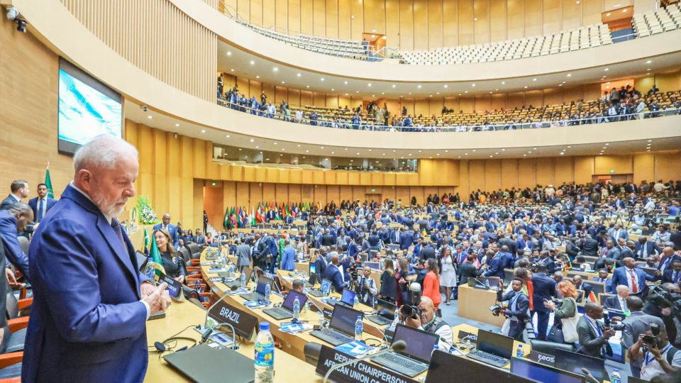 Na Etiópia, Lula condena Hamas, ataca Israel e pede Estado palestino livre