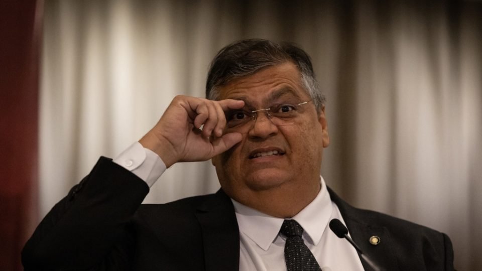 oposicao considera inconstitucional projeto de dino para proibir acampamentos proximos a quarteis