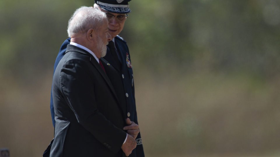 “Temos que apoiar a política do momento”, diz comandante da Aeronáutica