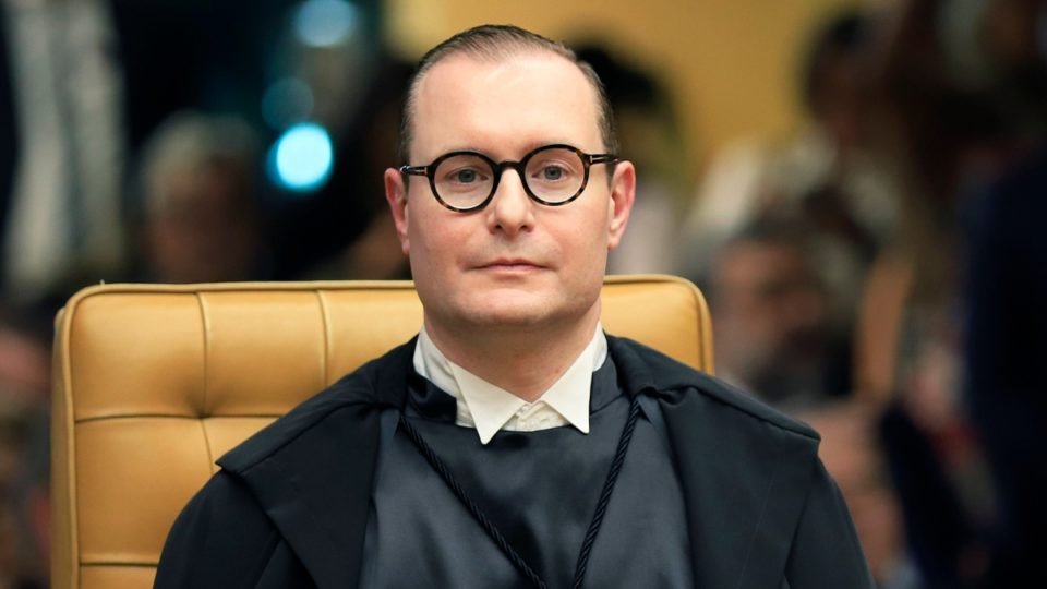 zanin pede ao congresso propostas para regulamentar programas espioes