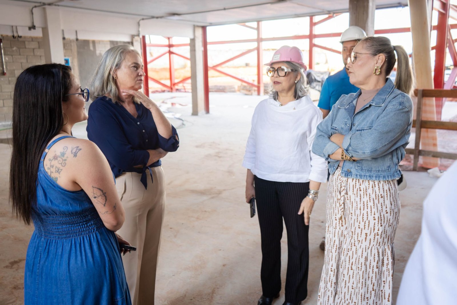 Secretária de Educação acompanha obras em escolas de Samambaia