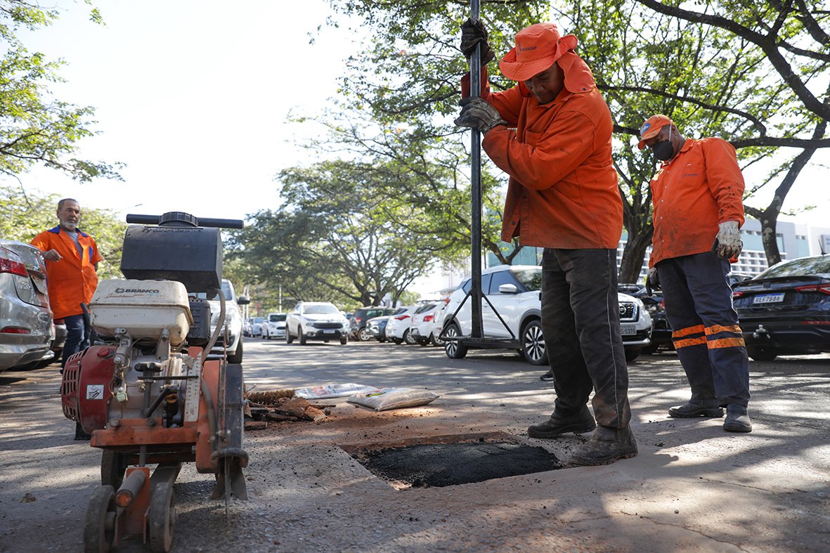 GDF inova com asfalto frio e sustentável para reparos rápidos e sem interrupção do tráfego