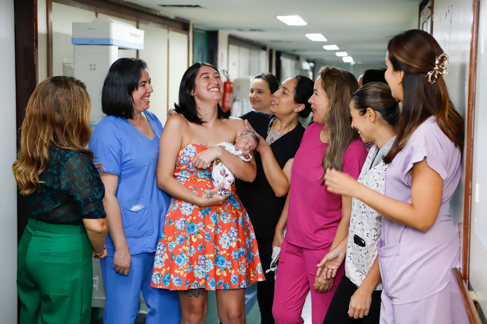 4.04.2025 Alta hospitalar da bebe mais prematura da historia do HRT Mavie e Raynara Andrade Fotos Jhonatan CantarelleAgencia Saude DF.jpg