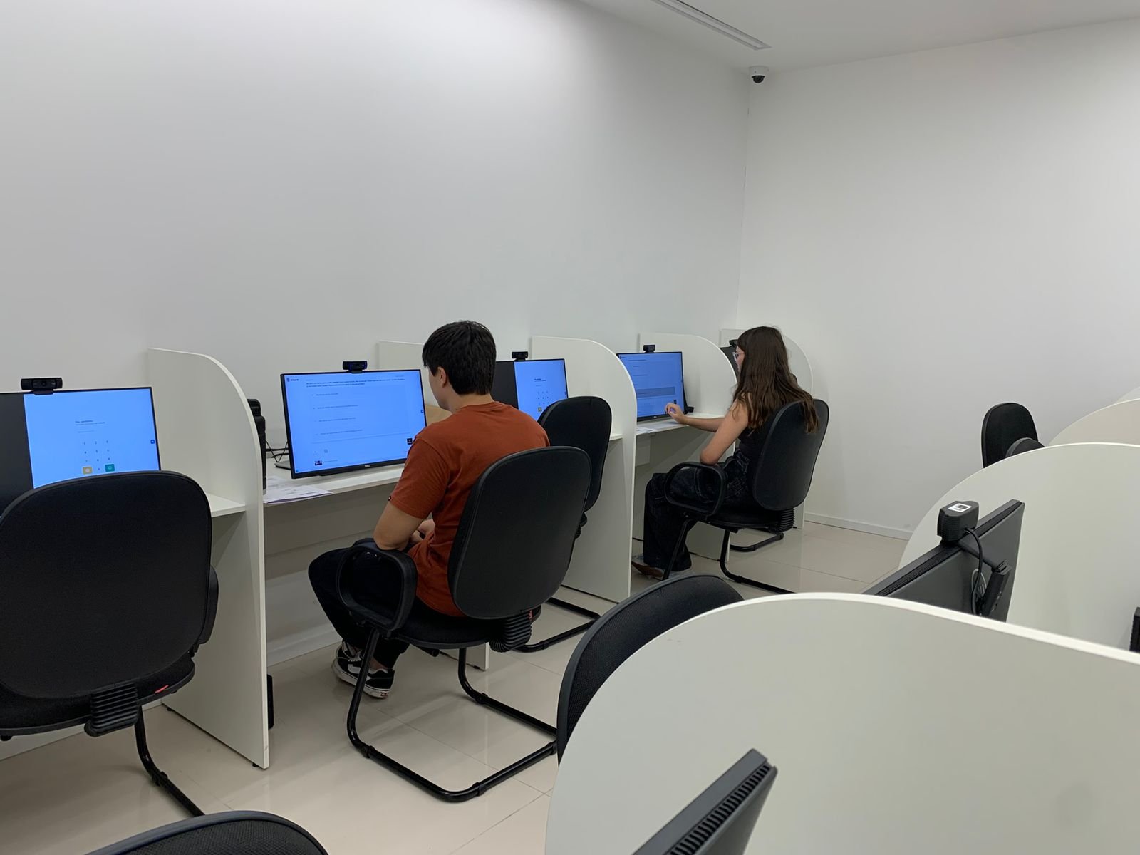 Candidatos reprovados na prova teórica para tirar CNH podem se inscrever em curso de revisão