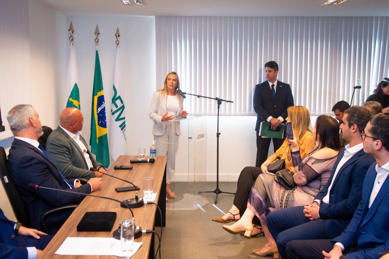 Governadora em exercício Celina Leão participa da posse da nova diretoria da Ademi-DF