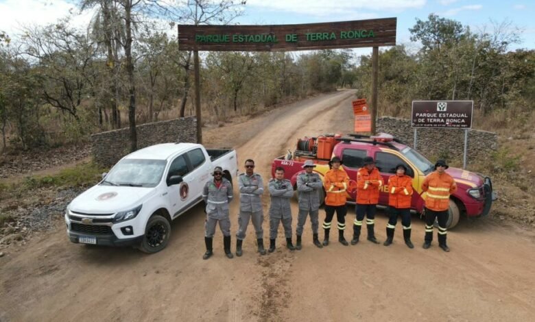 Bombeiros no parque de Terra Ronca CBMGO.jpeg