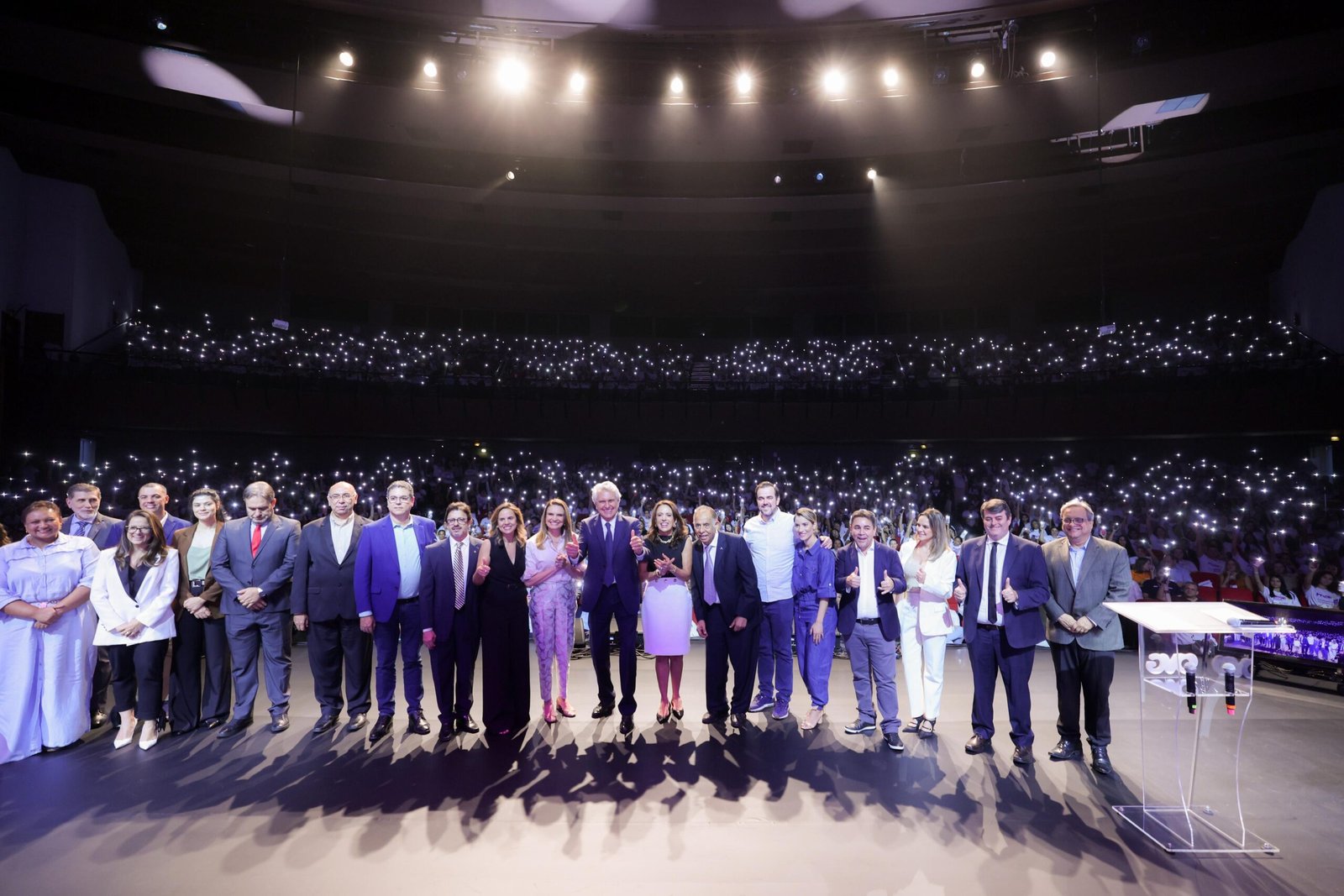 Caiado e Gracinha celebram inclusão de cinco mil estudantes no ProBem