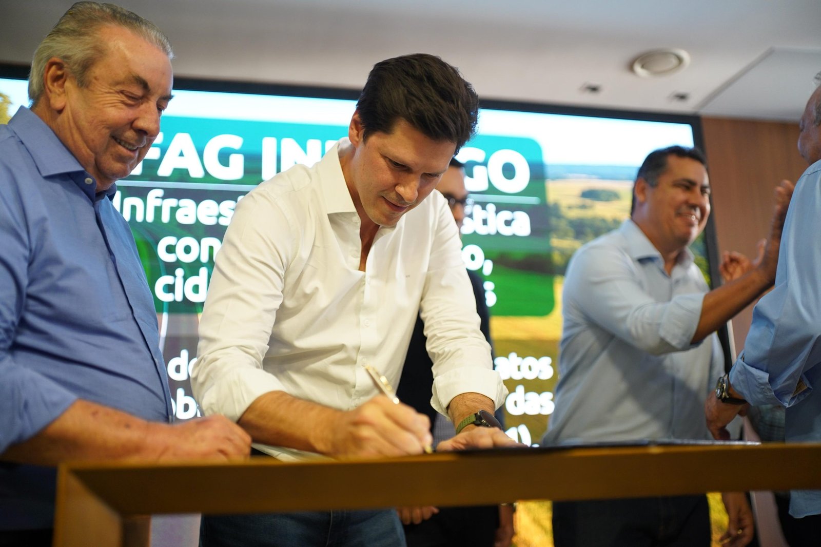 Assinados contratos para pavimentação das GOs 178 e 180 no Sudoeste goiano