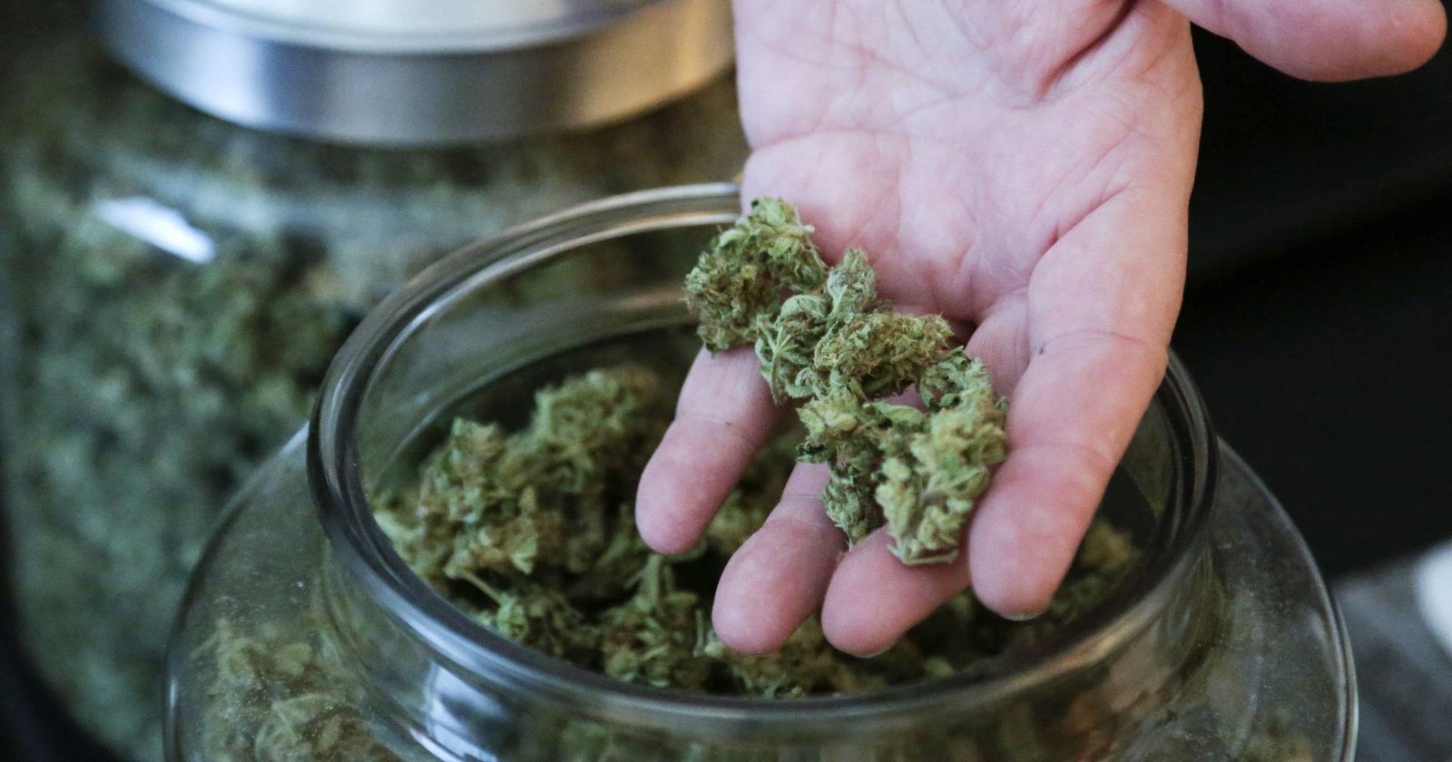 Jovens compram cada vez mais droga pela internet e pelas redes sociais