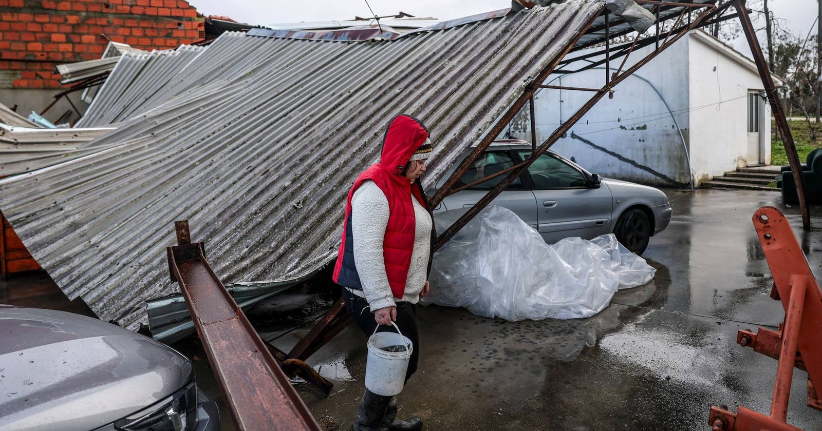 Governo prepara apoio para casas destruídas pelas tempestades