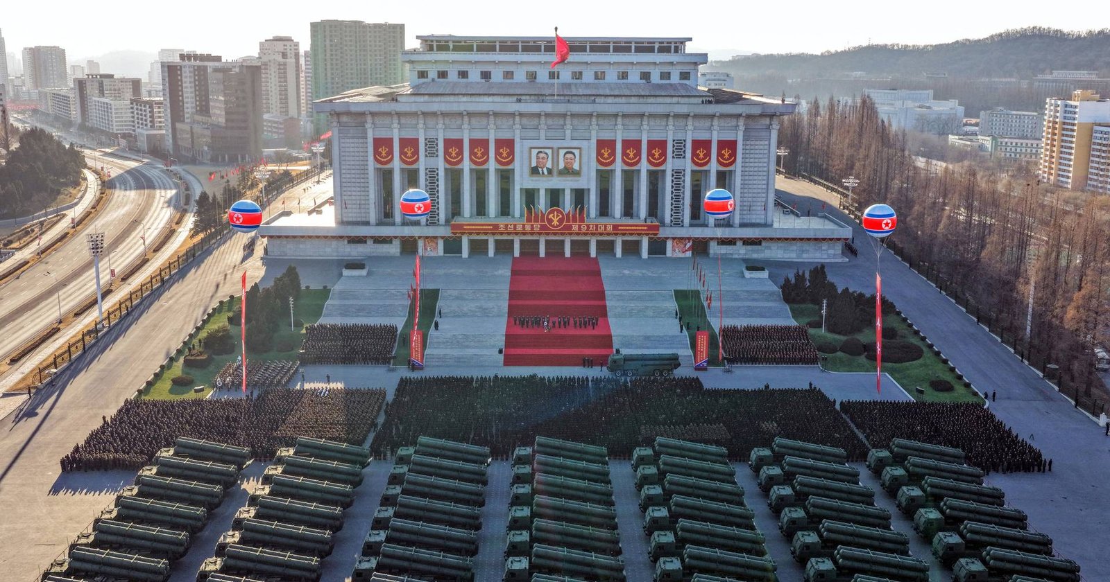 Coreia do Norte exibe centenas de lançadores de mísseis em nova parada militar