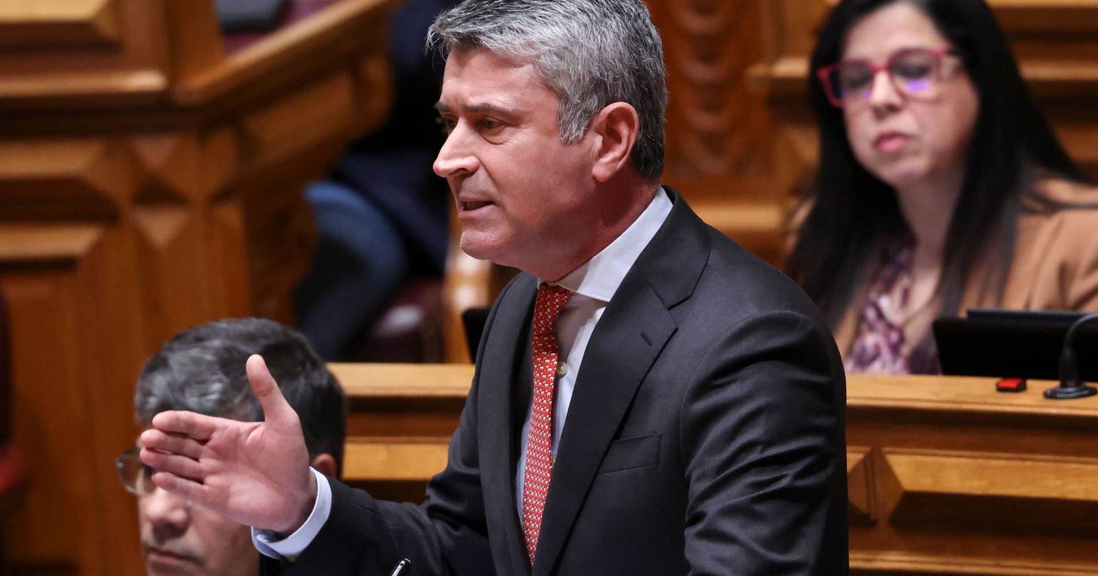 Carneiro questiona demora do Governo para responder à emergência na tempestade