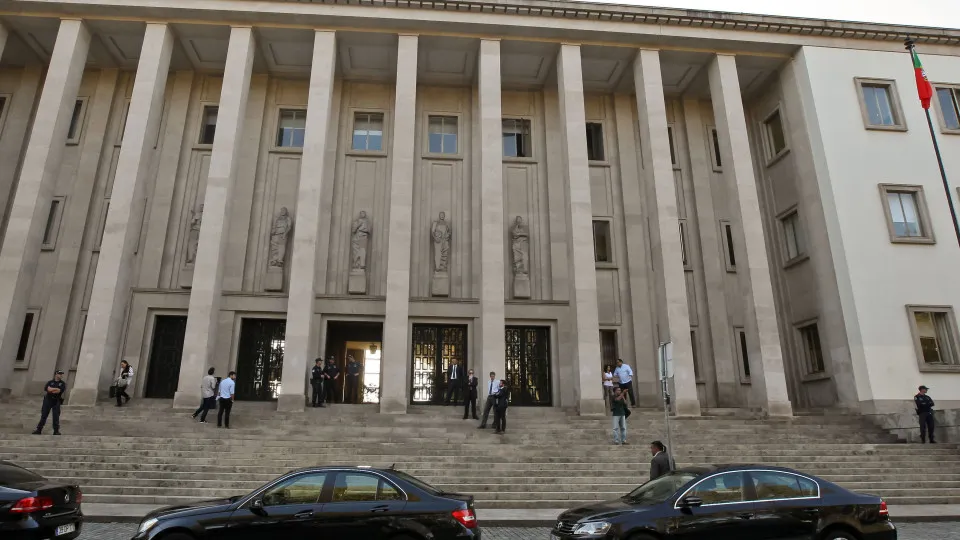 Relação confirma absolvição de oito arguidos em acidente em obra na Feira