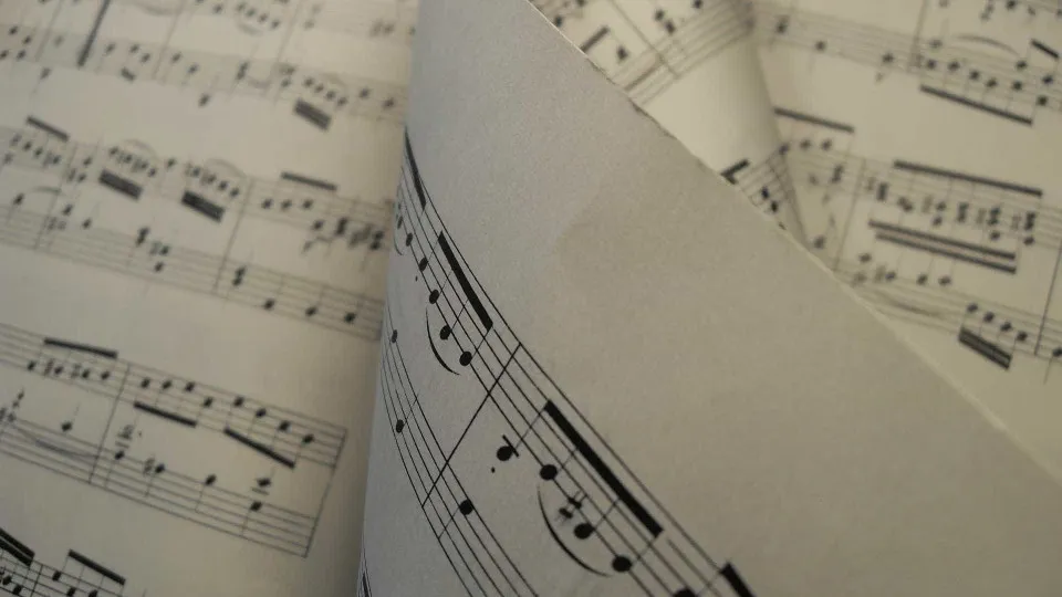 Maestro condenado a 14 anos de prisão por crimes sexuais contra alunos