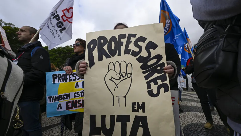 Fenprof marca manifestação para 16 de maio e admite greves no 3.º período