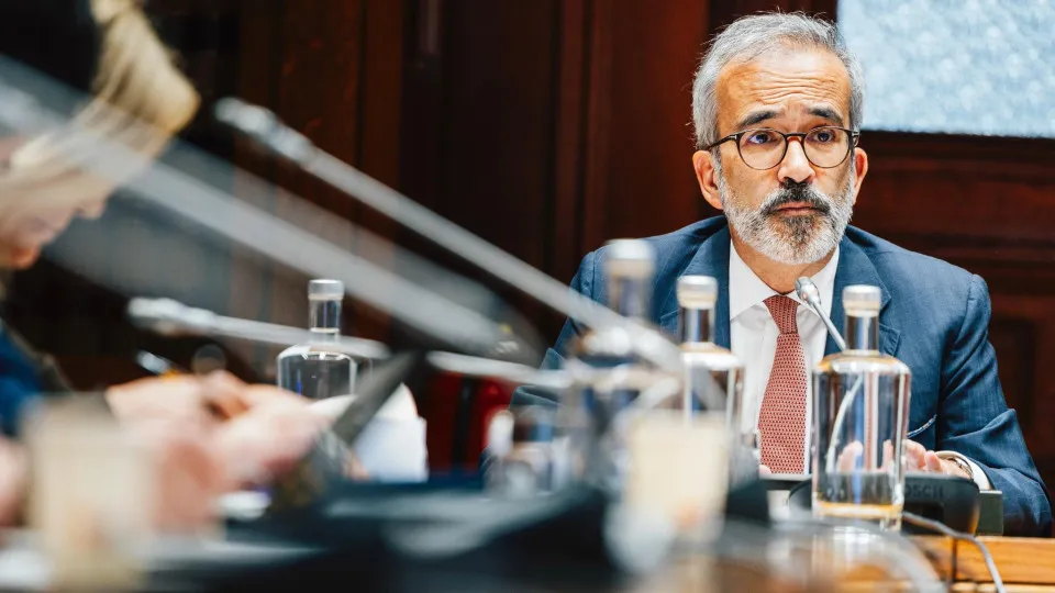 Governo disposto a melhorar condições de voto dos emigrantes