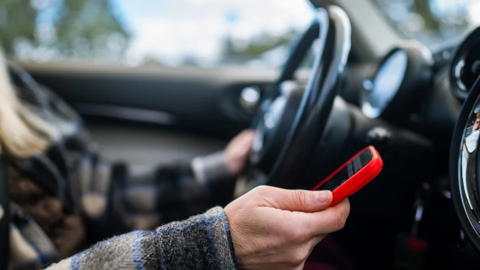 GNR apanhou 40 mil condutores ao telemóvel em 3 anos. Foram 50 por dia